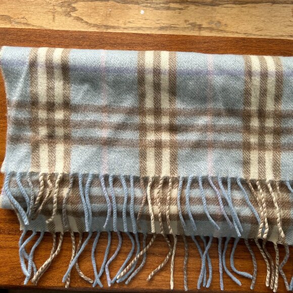 Burberry cashmere scarf - Picture 2 of 3